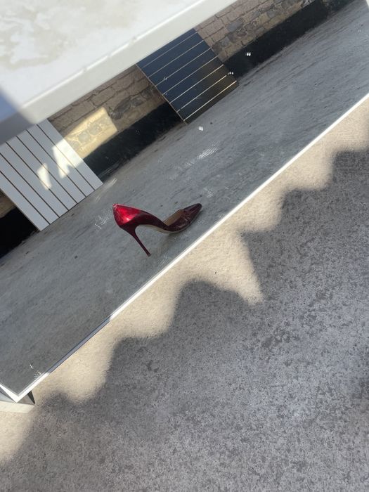 Полка с зеркалом для примерки обуви