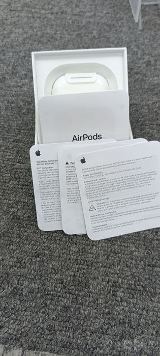 Apple Air Pods 4