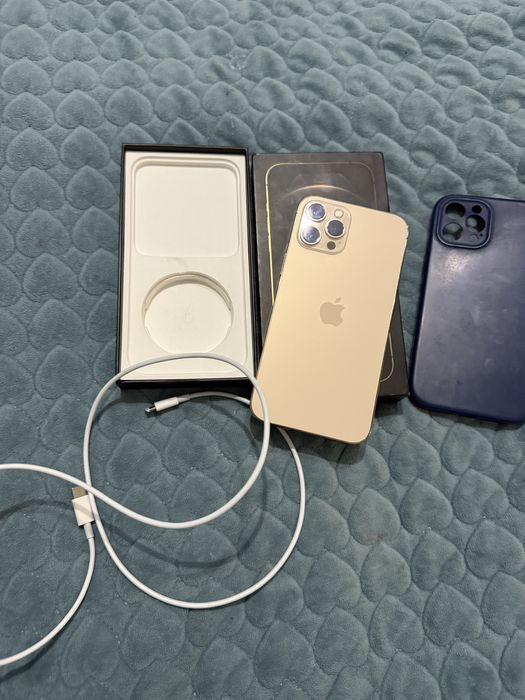 Айфон 12про мах[в идеальном состояний]