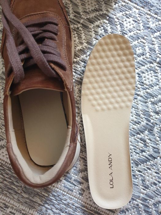 Женские кроссовки