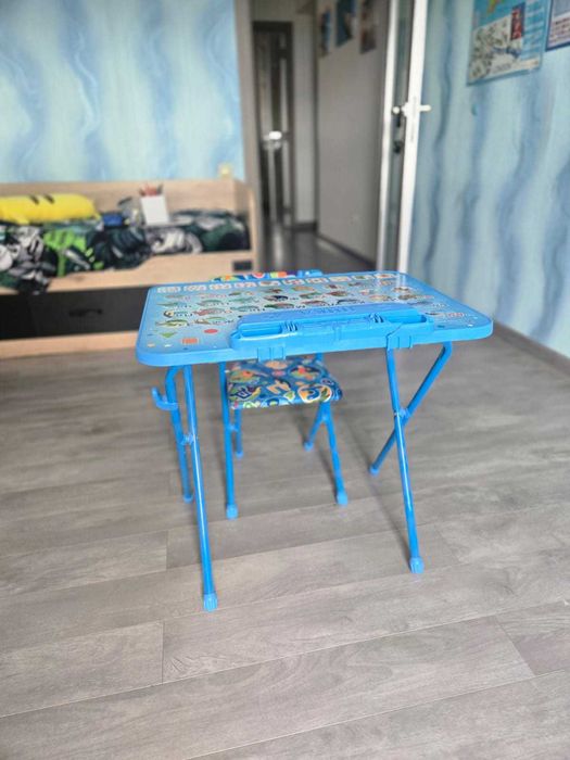 Срочно стол детский в отличном состоянии.