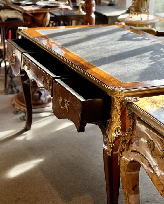 Birou stil Louis XV , furniruit ,elemente bronz, piesă deosebită