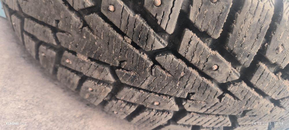 Продам шины 215/60/17