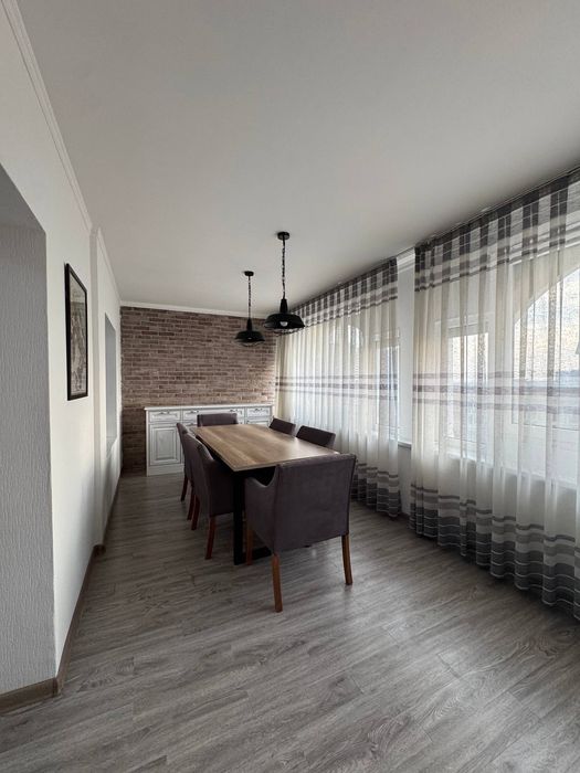 Ойбек 4х-комн квартира 182квм банковский