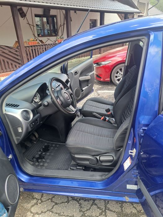 Mazda          2