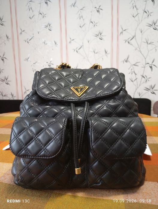 Дамска раница GUESS