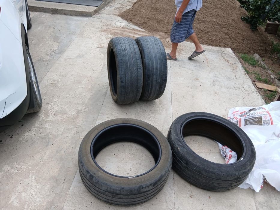 Продам летнюю резину 255/45/20