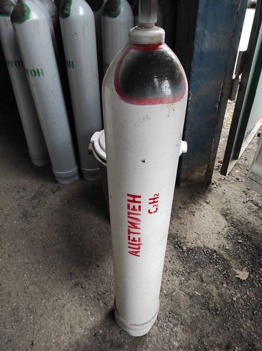Ацетилен марка Б чистоты (99,1%), в 40 литровом баллоне 5 кг.