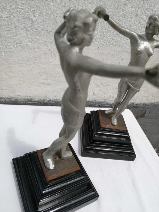 Statueta metal suport pendul