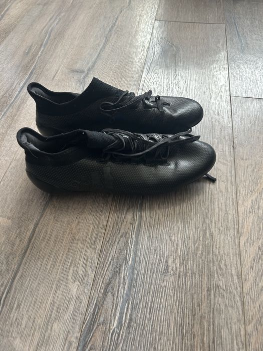 Футболни маратонки и бутонки