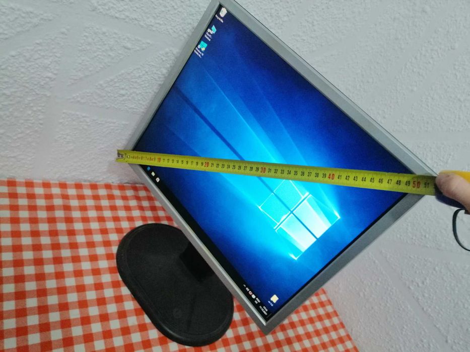 Vand 2 Monitoare 19" 50 cm diag pret negociabil