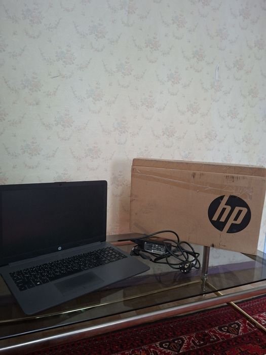 HP NOUTBOOK  1 Tr xotira. 8 RAM