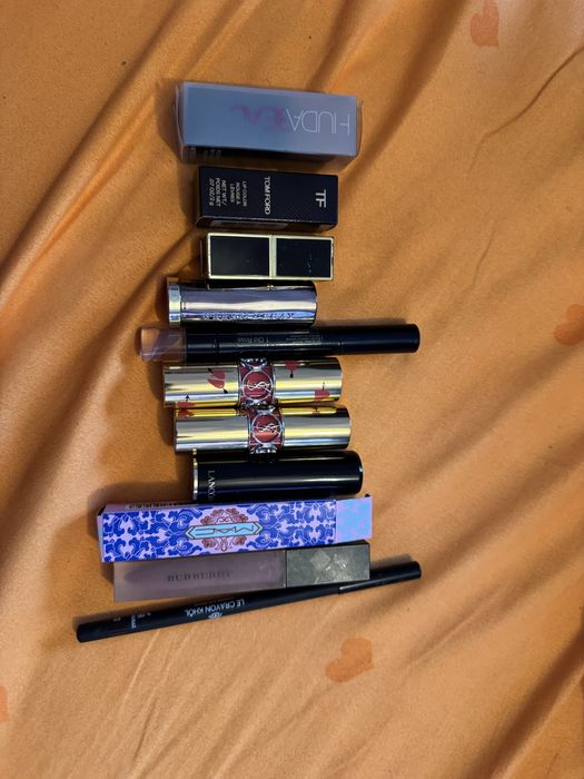 Vand diverse machiaje unele sunt noi unele sunt probate