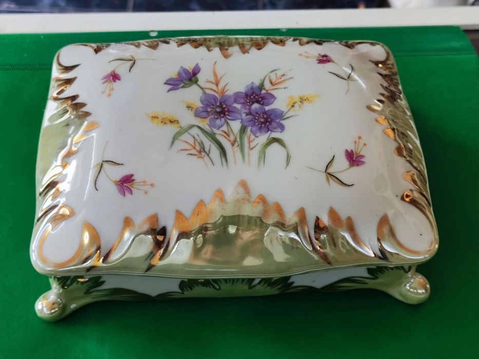 Порцеланова кутия сип