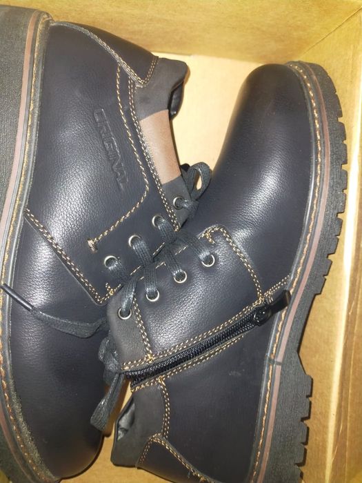 Продам новые ботинки