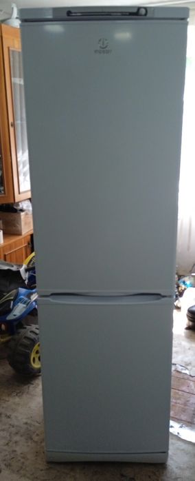 Холодильник indesit