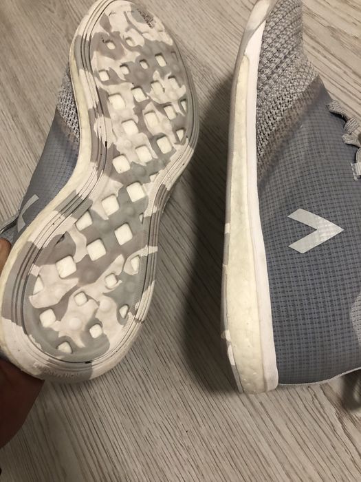 Adidasi de sala marca adidas in stare impecabila marimea 40