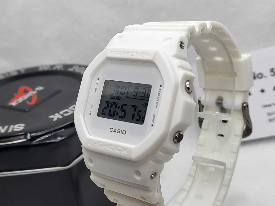 Ceas Casio g shock Classic dw5600 white, Nou, Garantie 2 ani