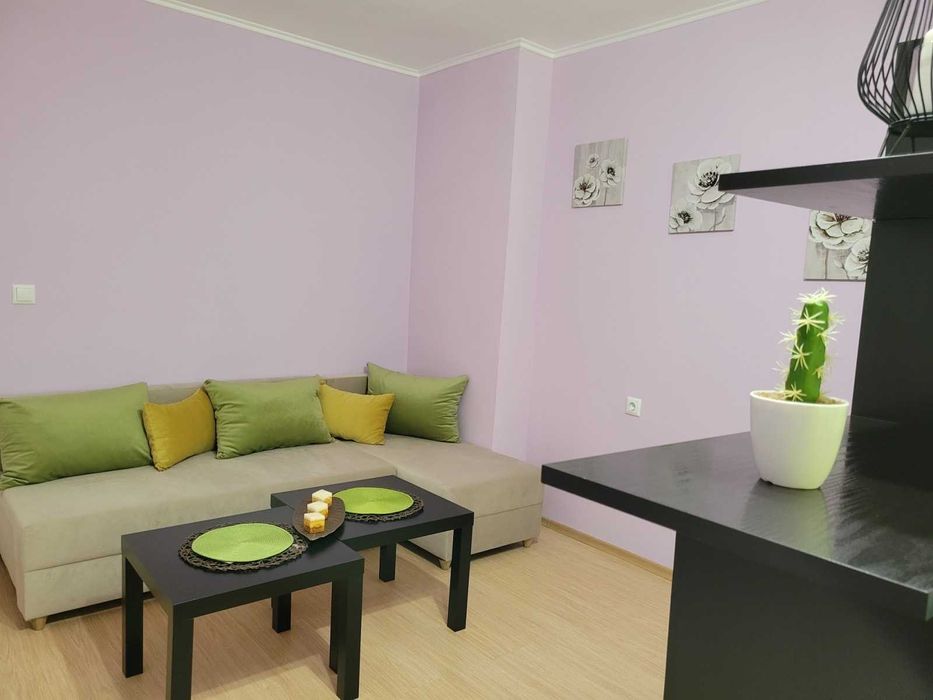 Дава се под наем Тристаен апартамент в Русе, Център - 80 кв.м за 357 € - Снимка #2