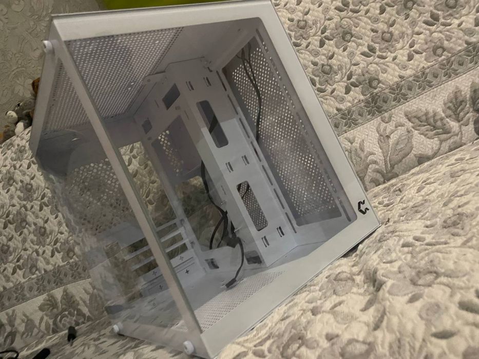 Белый корпус для компьютера