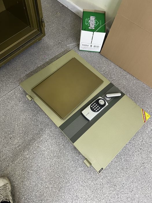 Сейф металический