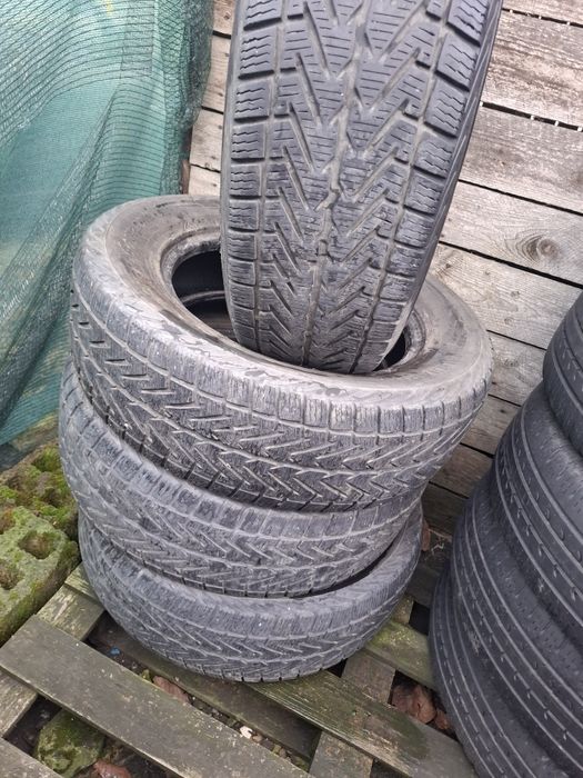 Vand set 4  anvelope 235 65 17 vredestine bune iarna