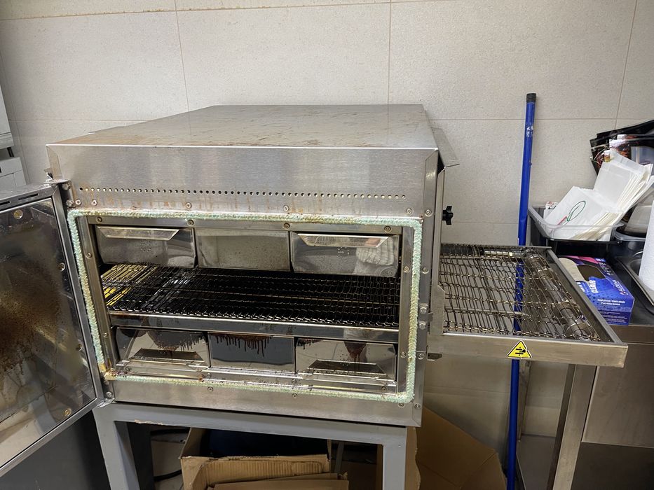 Професионална Пицарка Moretti Forrni