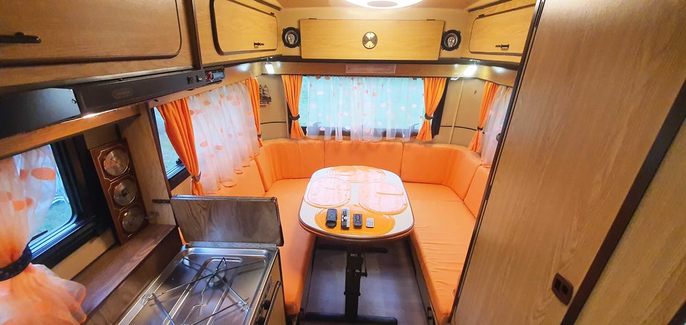 Pedersen,Danemarca, o rulota unica ,din fibra de sticla, tip AIRSTREAM