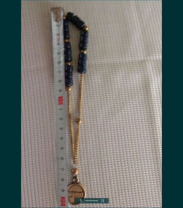 Часовници - настолни и ръчни; стари фотоапарати,броеници, стари телеф.