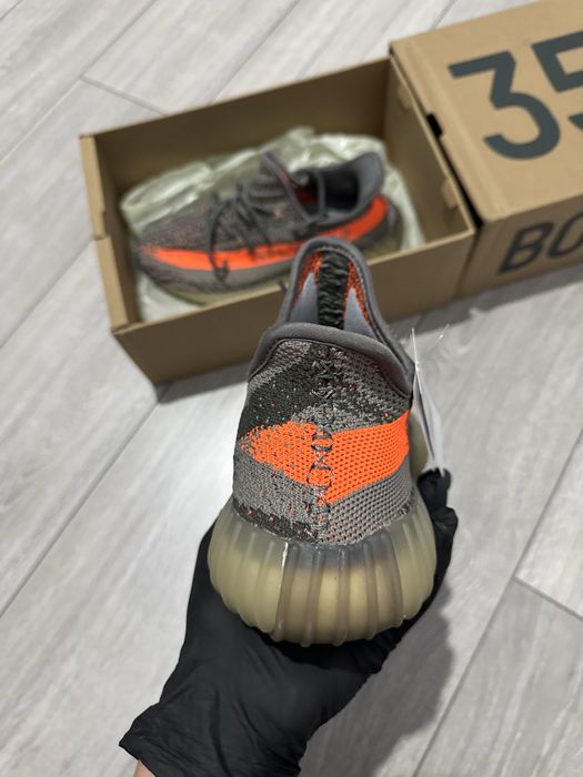 Adidas Yeezy Boost 350 V2 Carbon Beluga – Noi, în cutie