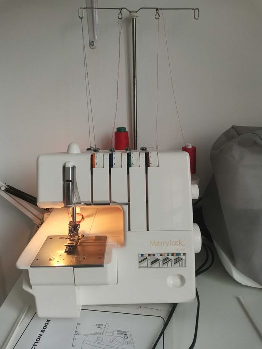 Masina de acoperire casnica Merrylock 3040 triplock