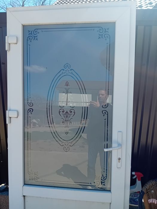 Ușa cu geam de vanzare