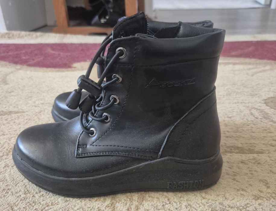 Школьные ботинки