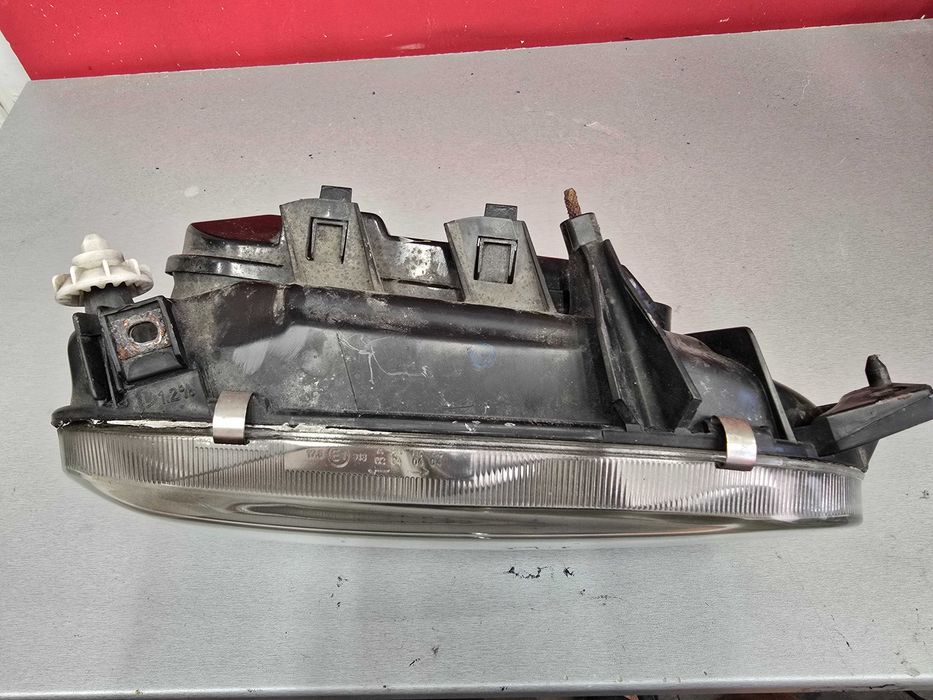 Оригинален фар HELLA Vw Golf 3