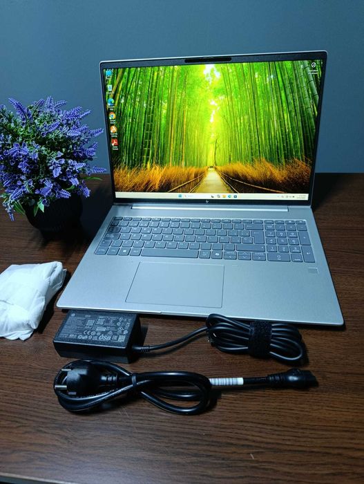 Laptop HP EliteBook NOU – Design Premium, Performanță Business