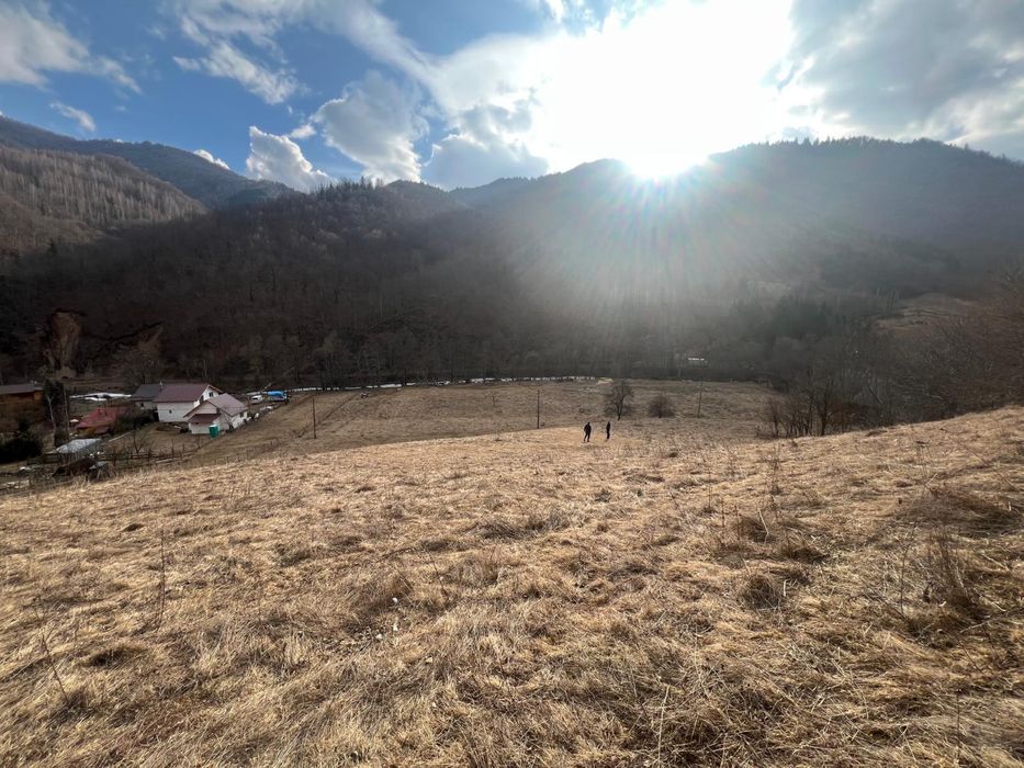 Teren generos de vanzarea - ( Marisel - Ruseşti )