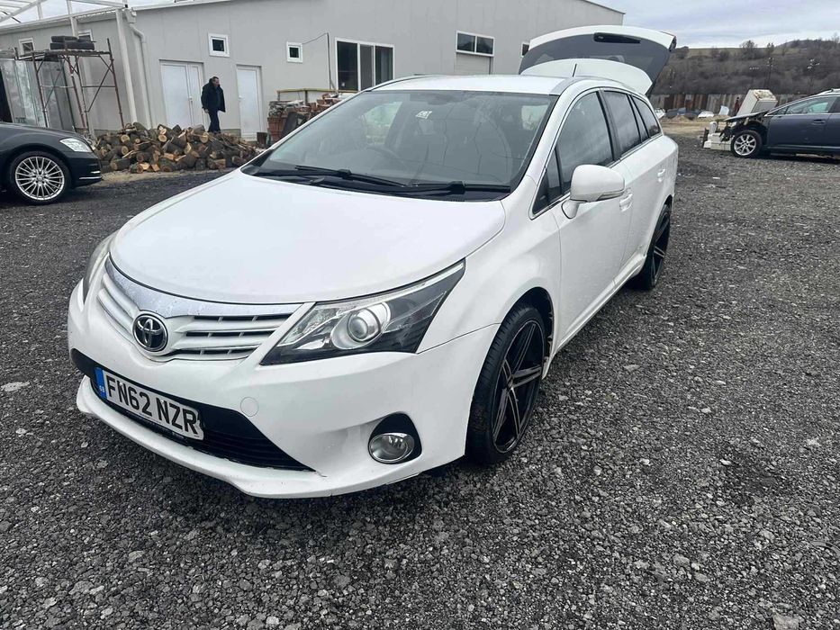На части: Toyota Avensis 2. 0 D-4D T27, 2012 г.