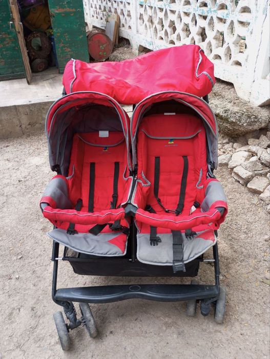 Коляска двухместная в хорошем состоянии