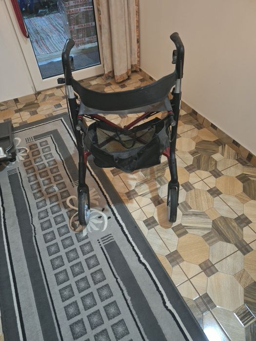 Cadru de mers cu rotile(rollator)