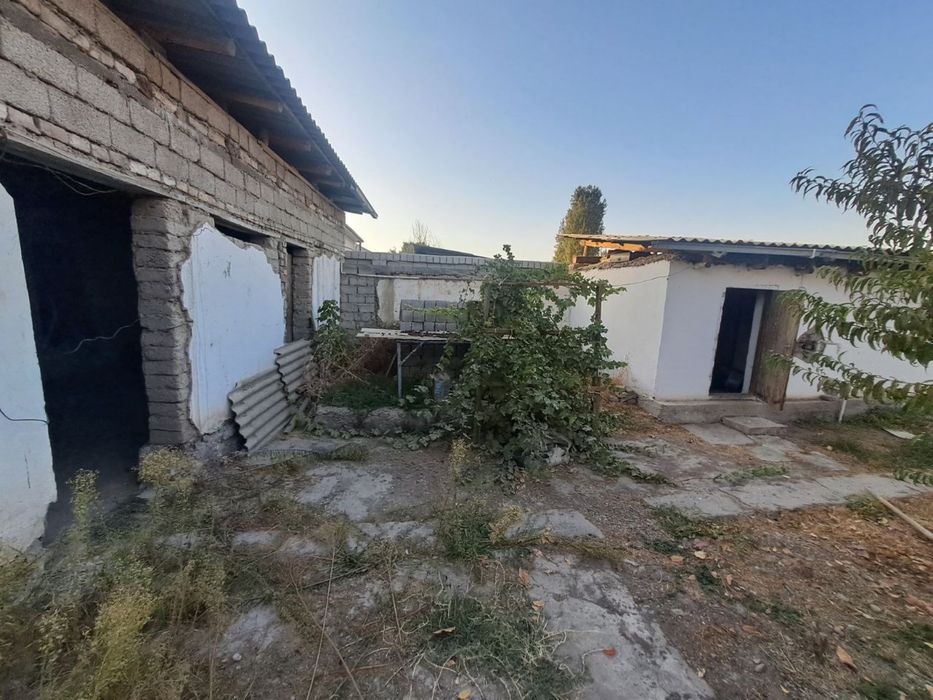 Uchastka sotiladi srochna