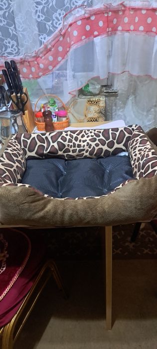 Продам лежанку для кошек