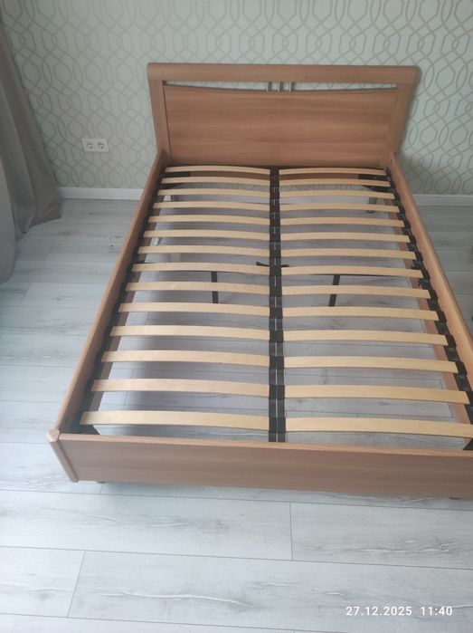 Продам двуспальную кровать