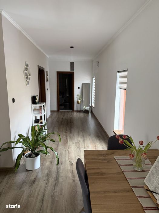 Casă de vânzare + Spațiu Comercial | 220 mp utili | curte 555 mp |