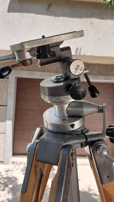 Продавам статив за камера