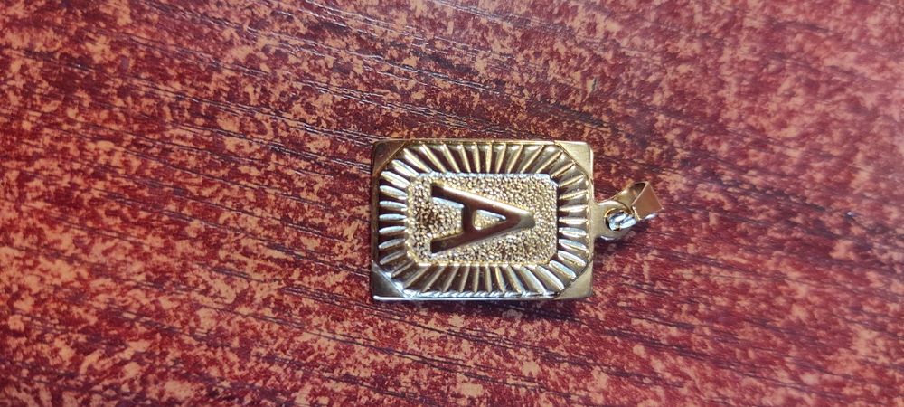 Висулка с буква "А"