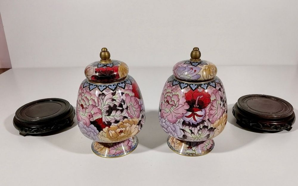 Вази (2) - Месинг, емайл от клоазон, Дърво - Китай - Втората половина