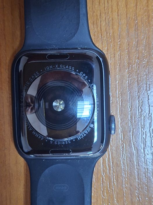 Продавам часовник  Apple watch series 5