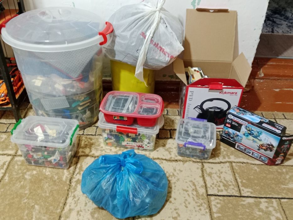 Срочно продается очень большое количество Lego +машины железные