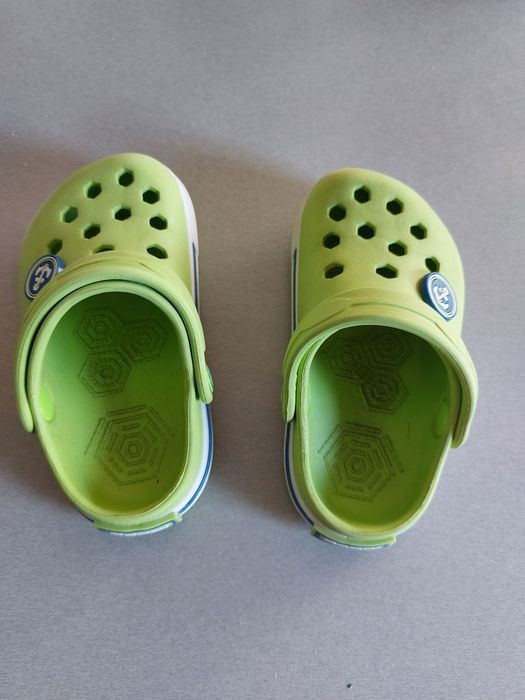 Пантофи и джапанки