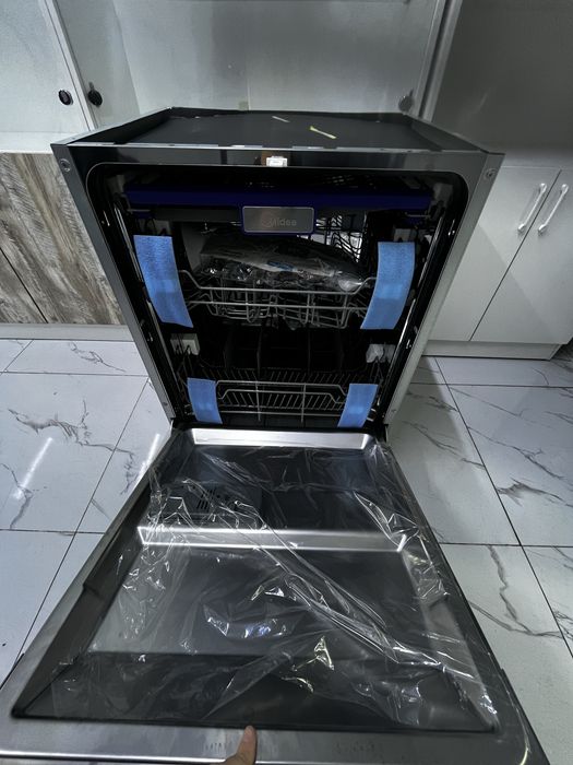 Посудемочная машина Midea